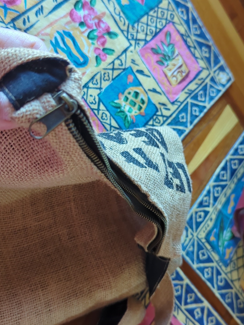 Burlap crossbody tote - Picture 2 of 5